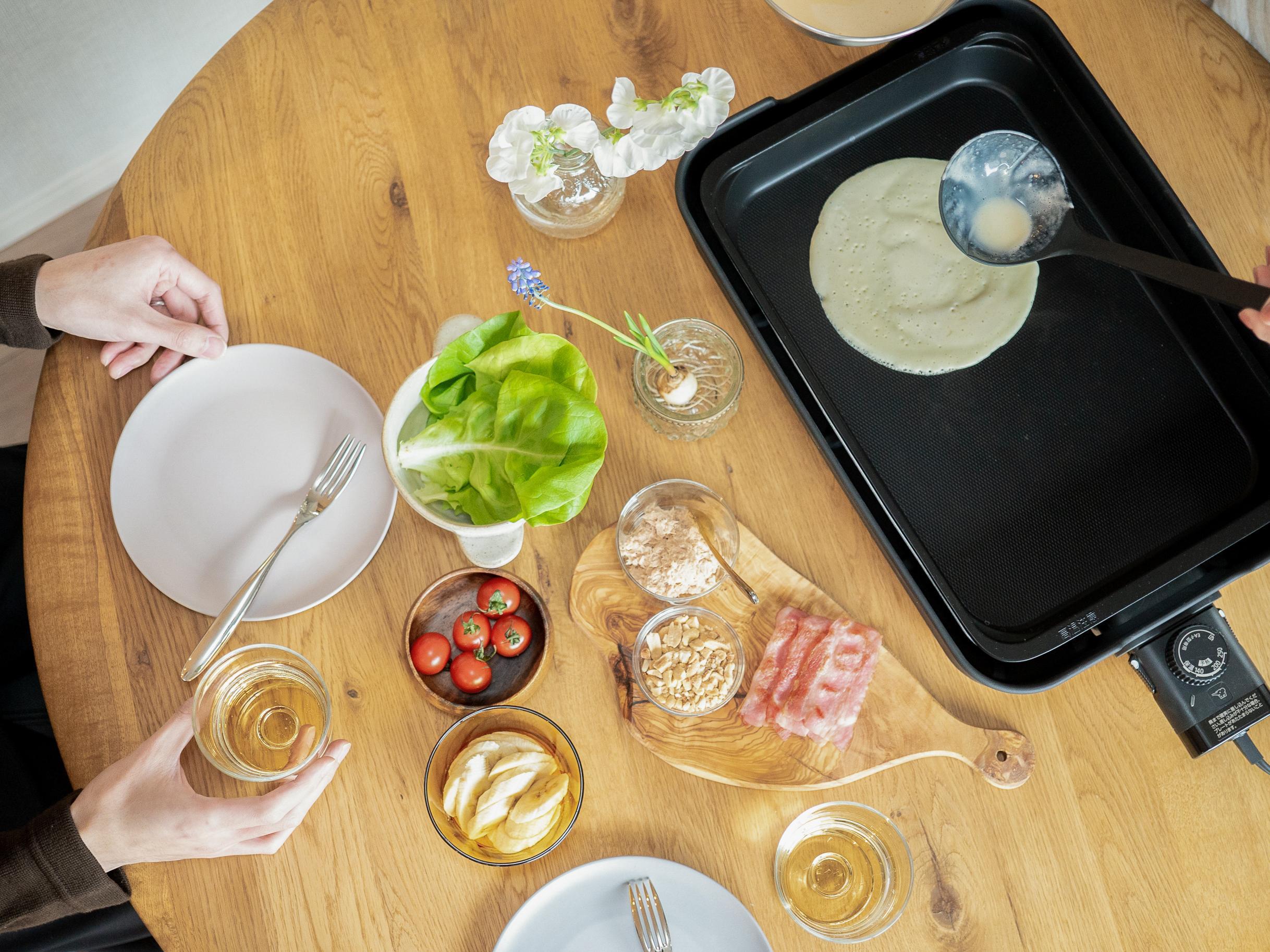 家具と家電のレンタル・サブスククラスでレンタルした象印 STAN. ホットプレートで新しい料理にチャレンジする暮らしの様子