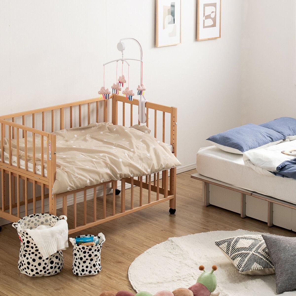 ベビーベッドと一緒にレンタルも可能な家具と家電のレンタル・サブスククラスでレンタルした赤ちゃんのいる部屋のコーディネート