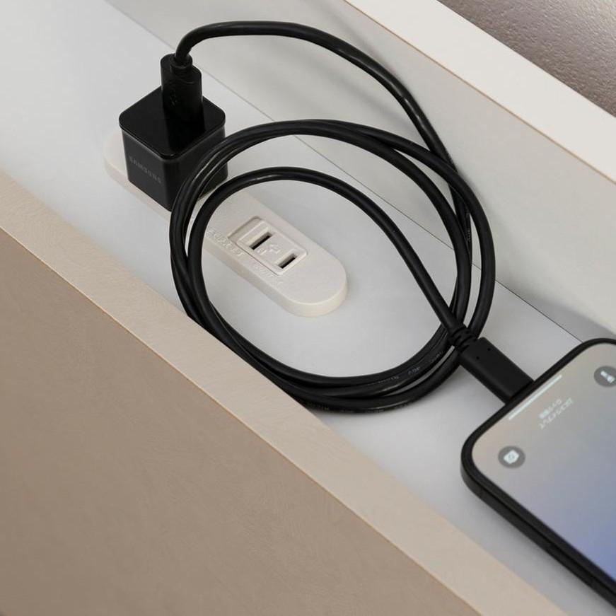 Apel 宮付き 収納ベッドフレーム OHKAの便利なコンセント付きのミニ棚