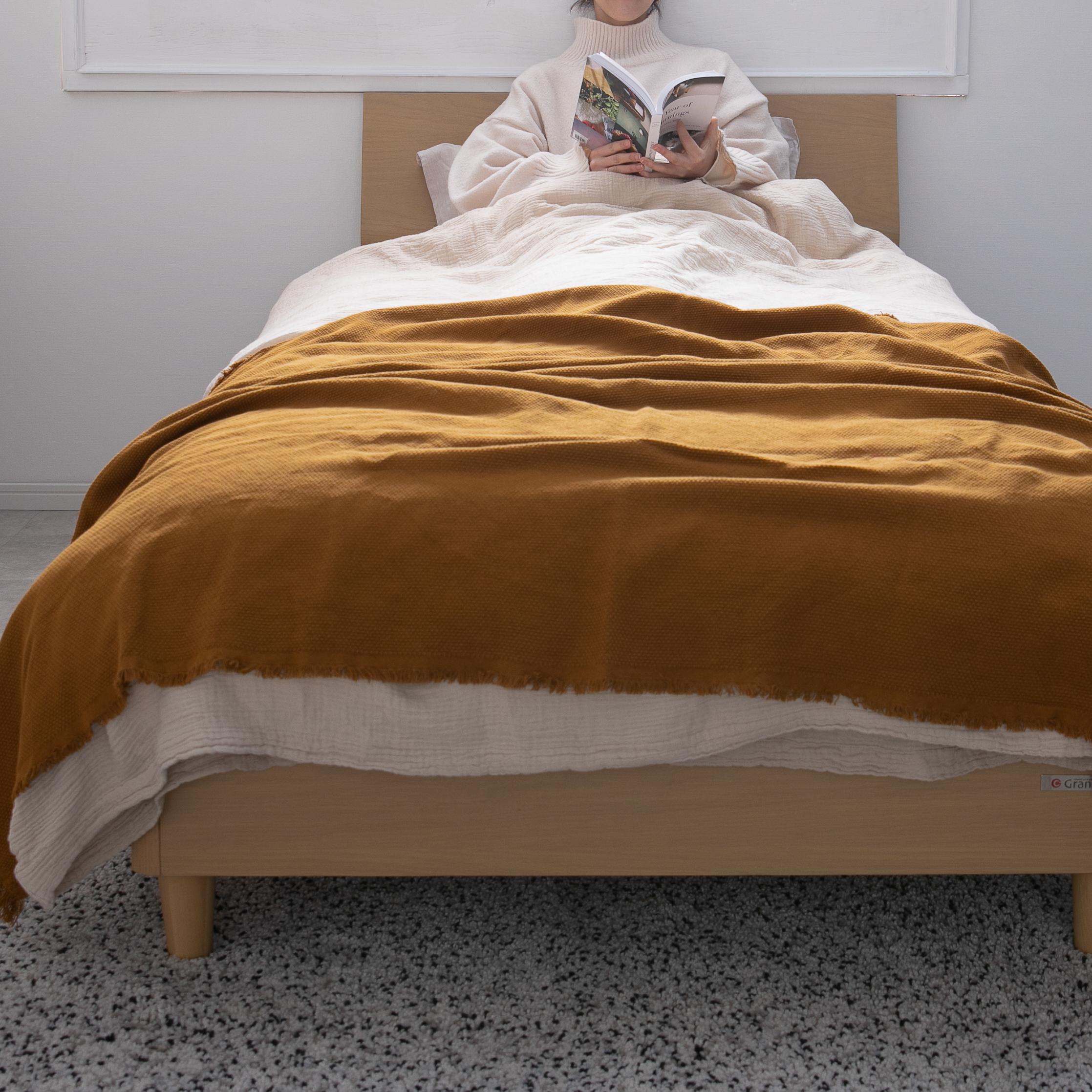 寄りかかってくつろげるヘッドボード