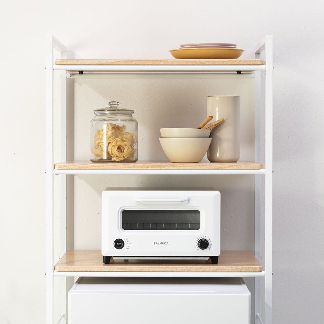 まとめてスッキリ！トースターも置ける「電子レンジ棚（家電収納ラック）