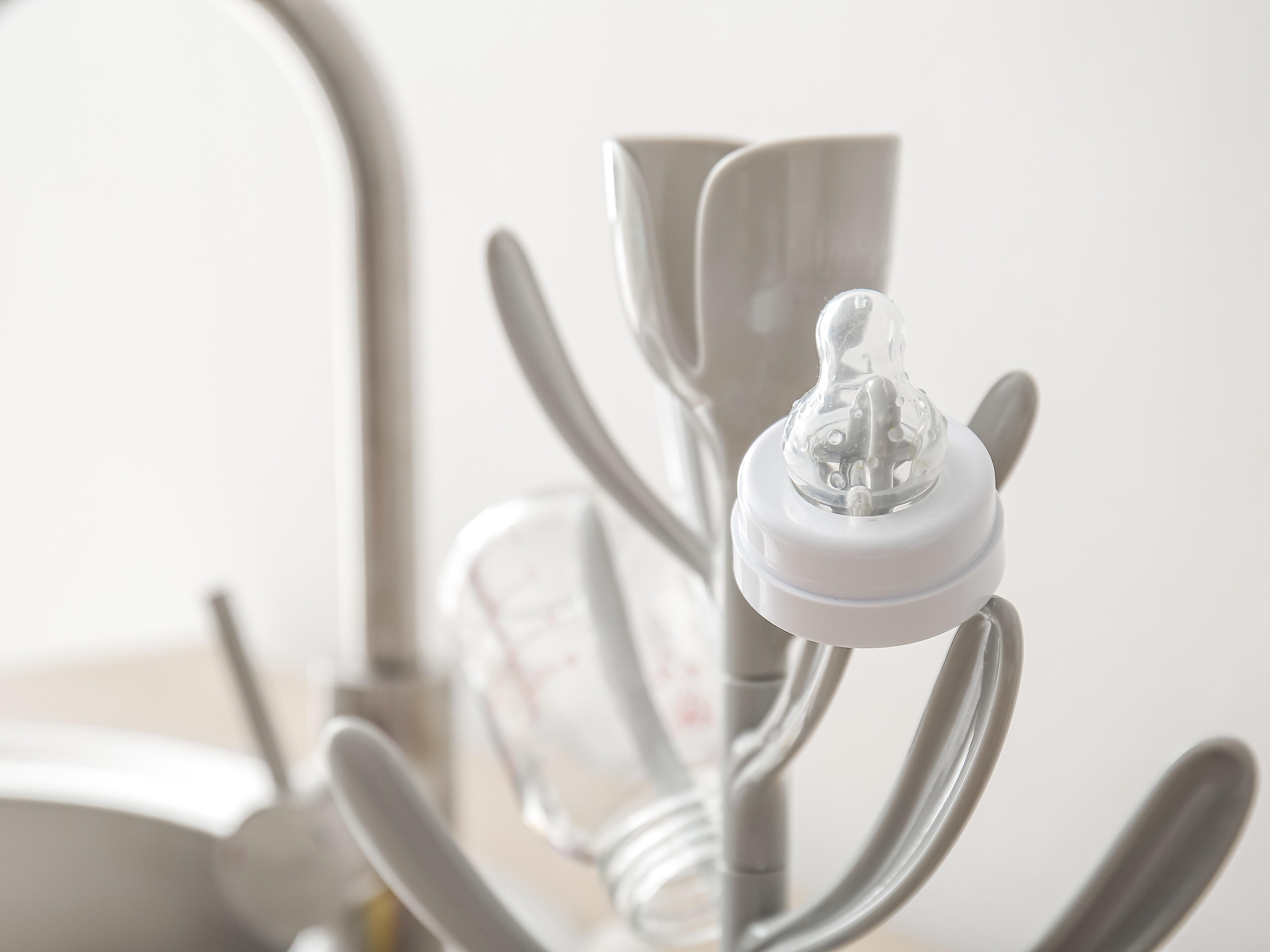 哺乳瓶の洗浄後は「乾燥」させることが菌の繁殖を防ぐカギ