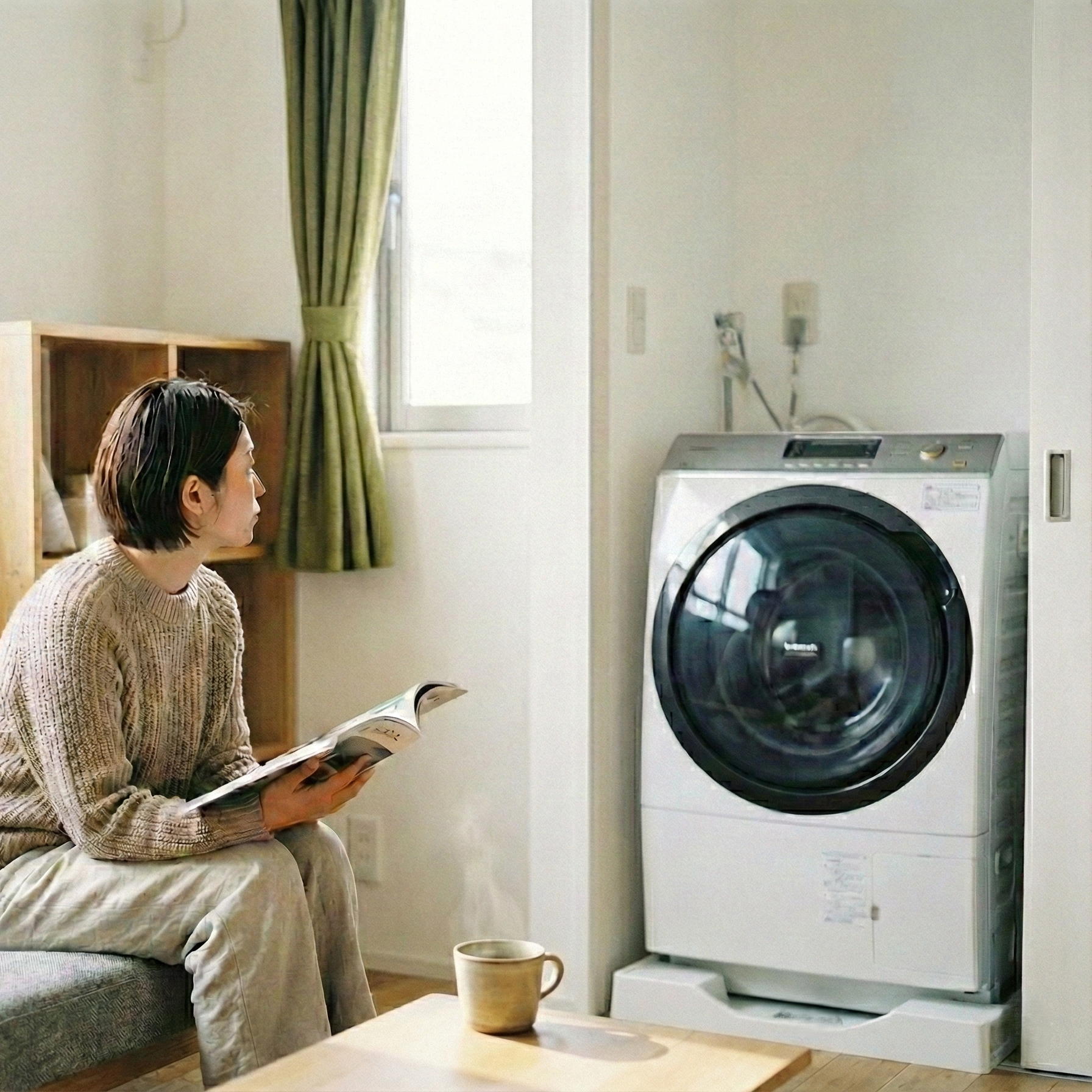 ワンルームでドラム式洗濯機の洗濯・乾燥時の運転音がうるさいと感じている女性