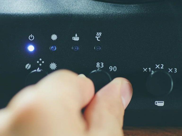 コーヒーの味の決め手と言える抽出温度は、83℃と90℃の2種類から選べる