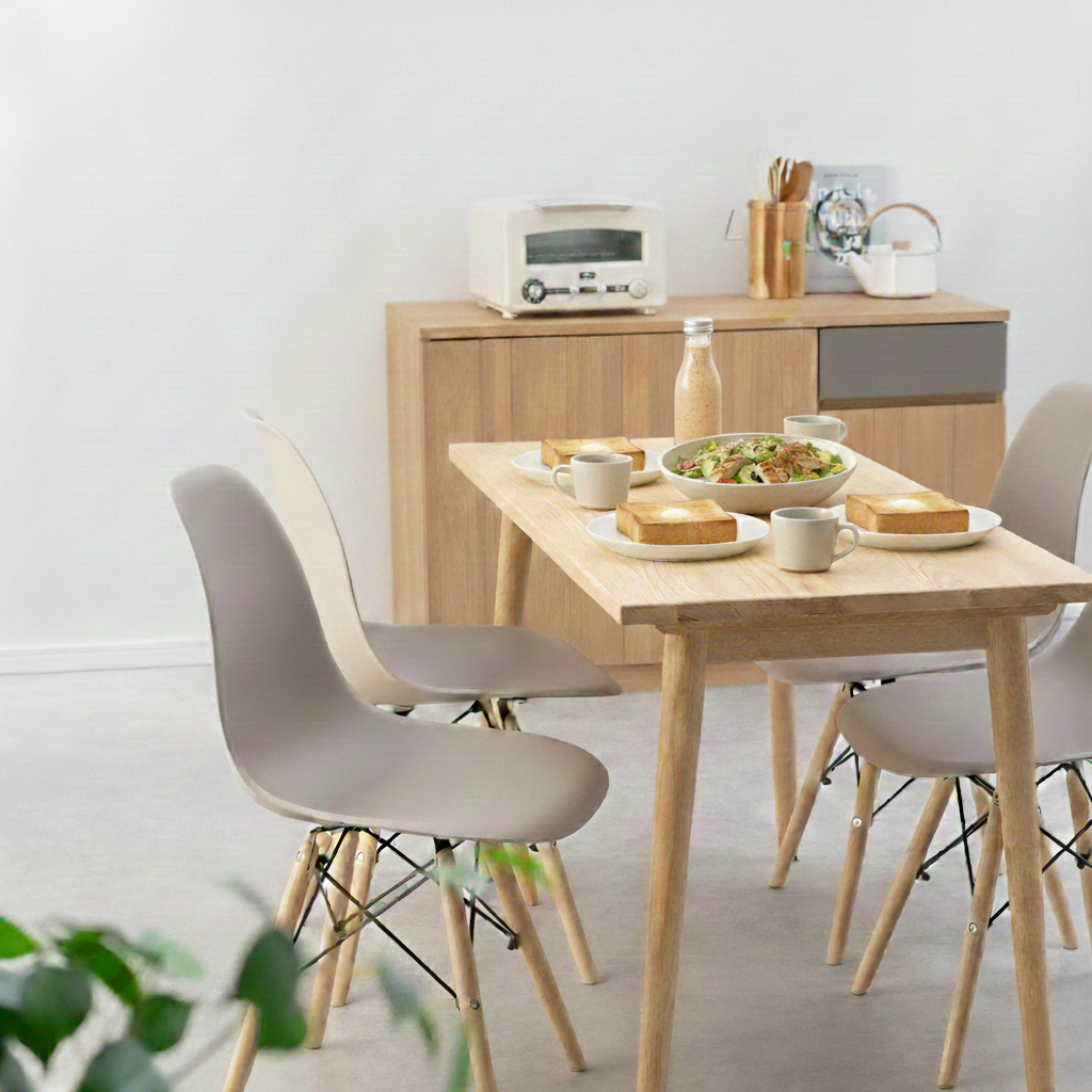 アラジンのトースターで作った美味しいトーストとチキングリルサラダのあるダイニング