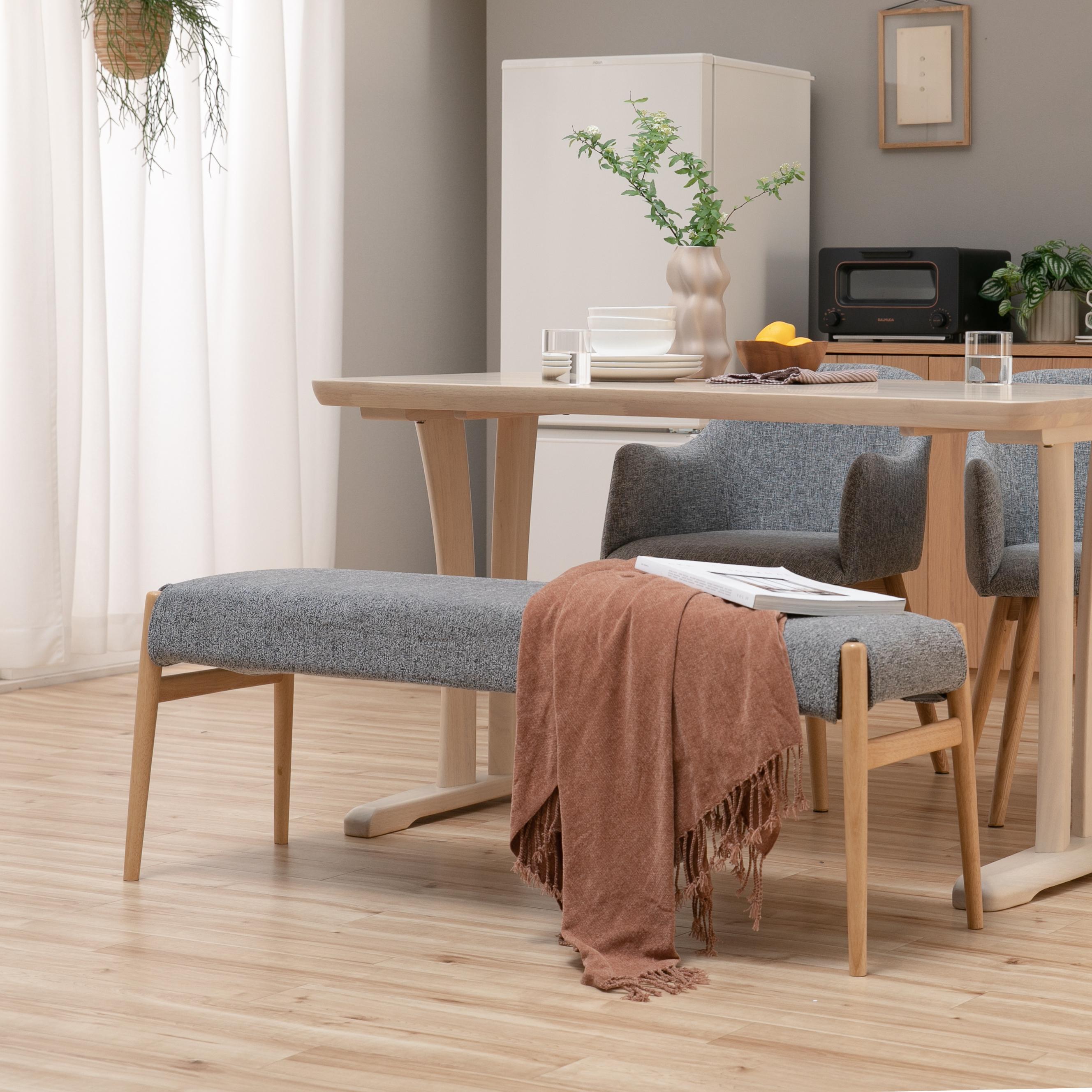 優しい木目のベンチ