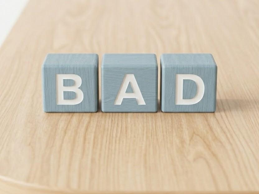 口コミが悪いことを表現した「BAD」の青い積み木