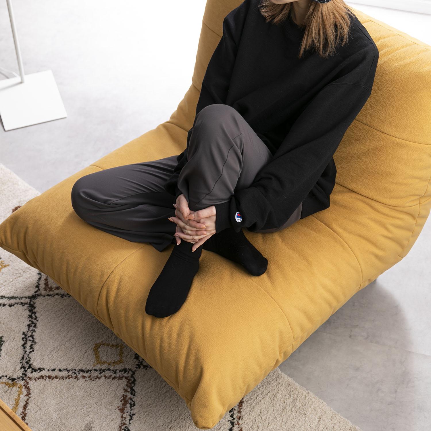 nora. プラリネ ソファはゆったりくつろげる広い座面