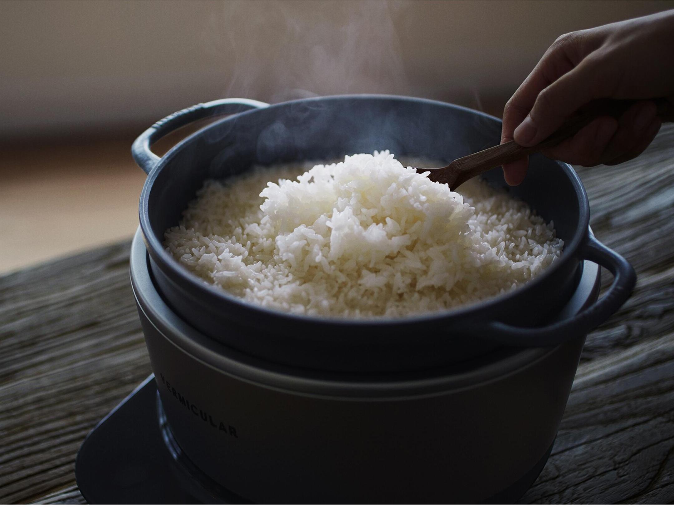 炊き立ての美味しそうなご飯