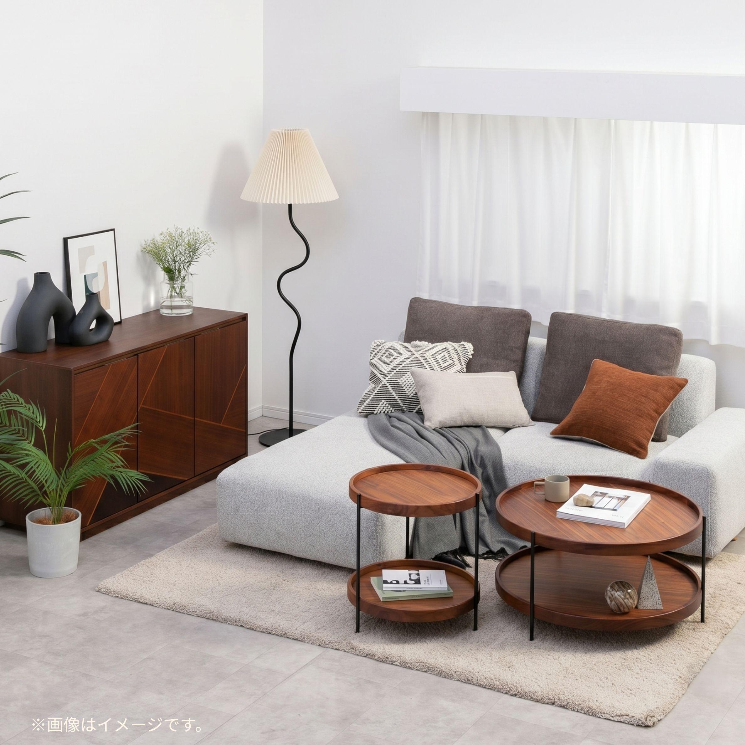 ジャーナルスタンダード 家具で人気のフロアランプ WAVY FLOOR LAMPを置いたリビングのインテリアコーディネート