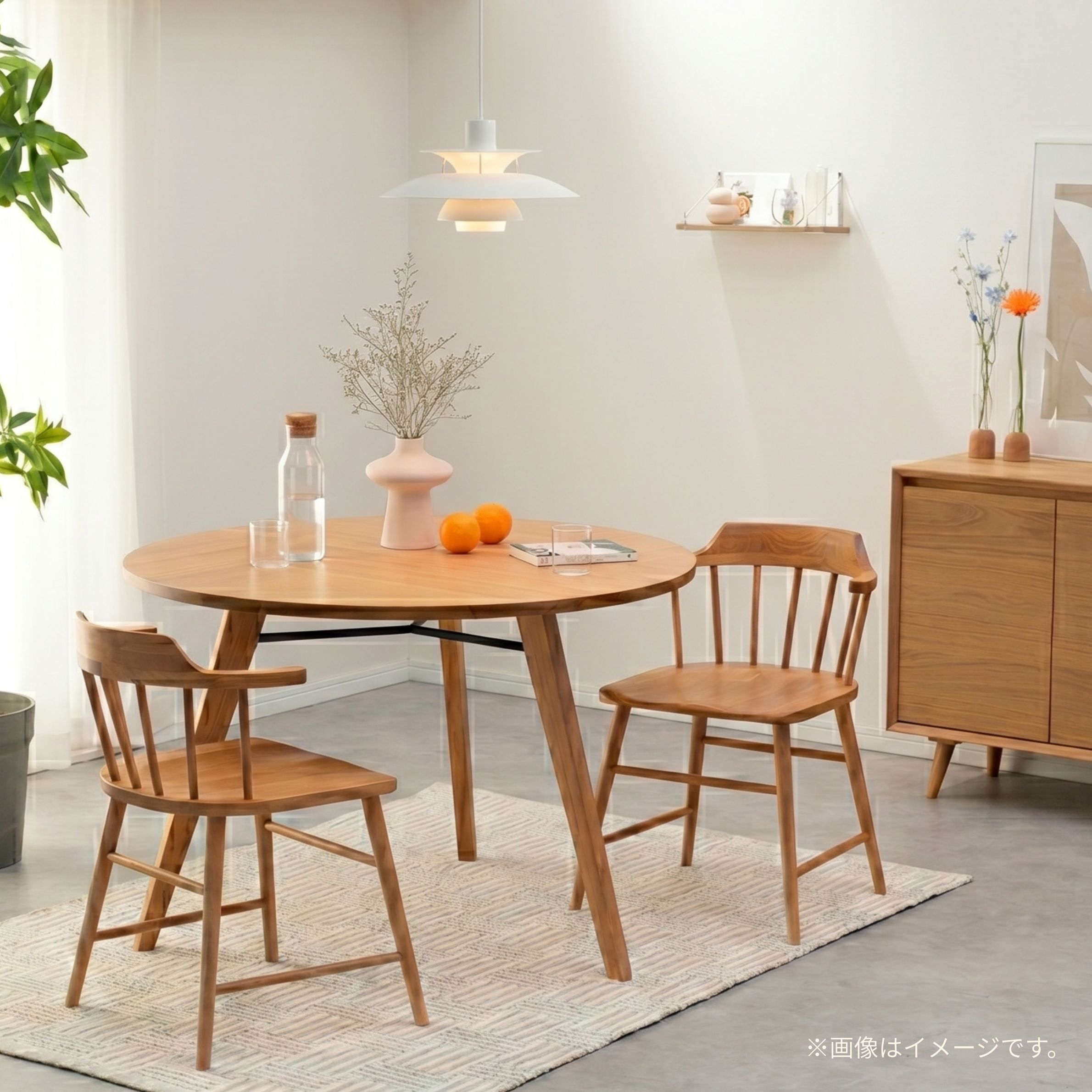 ルイスポールセンの照明　Louis Poulsen PH5 ミニのダイニングインテリアコーディネート