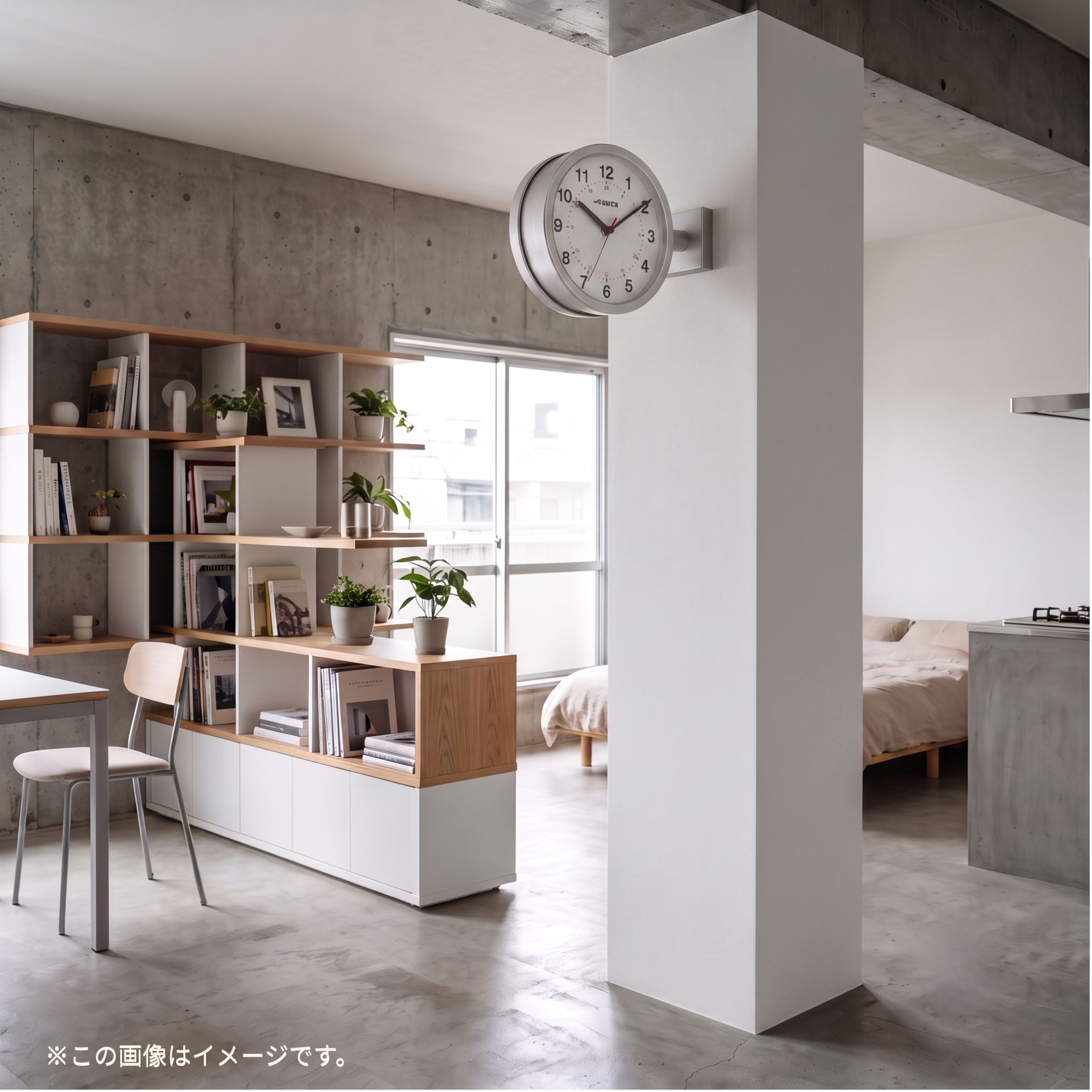 柱にステーションロック DULTON ダルトン DOUBLE FACE WALL CLOCKがあるワンルーム