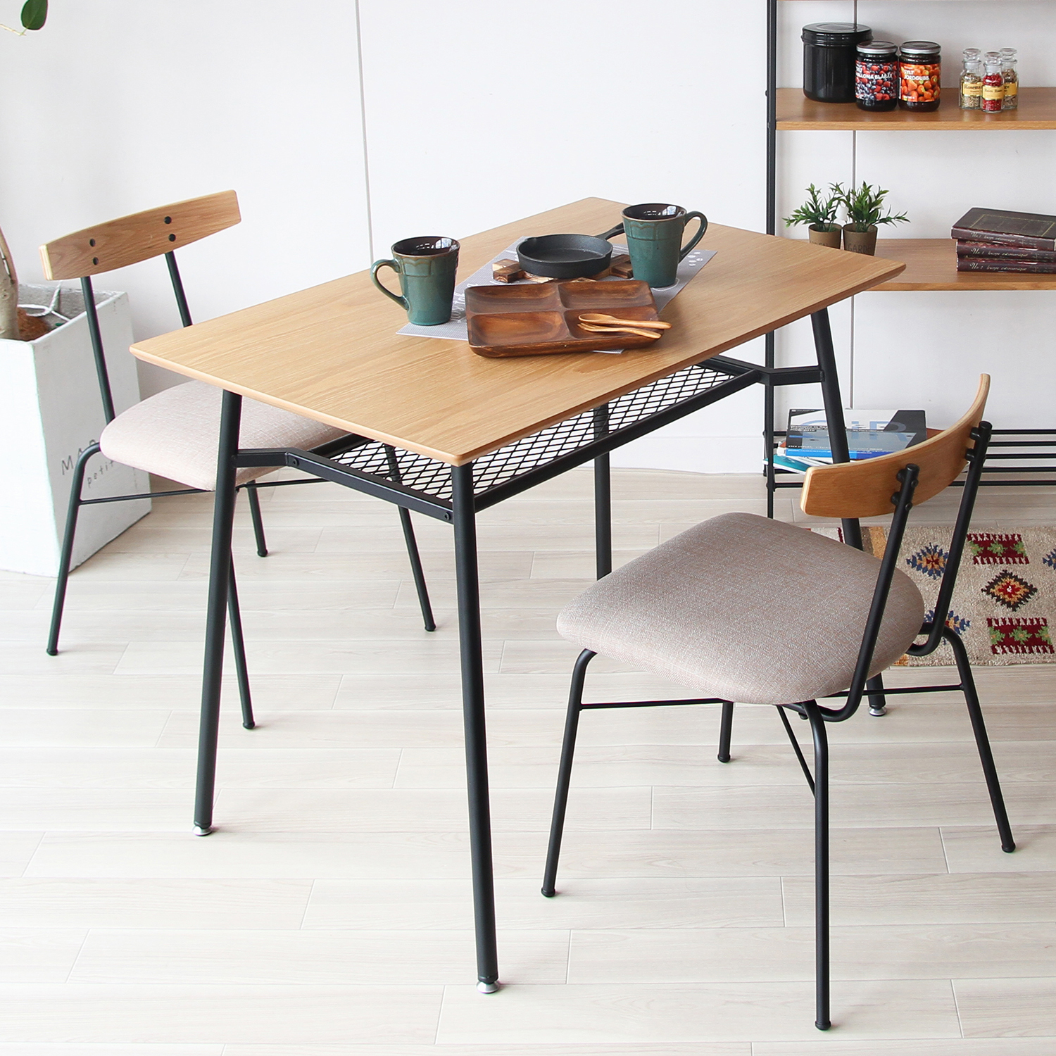カフェテーブルは小さめがおすすめ　i-style ダイニングテーブル