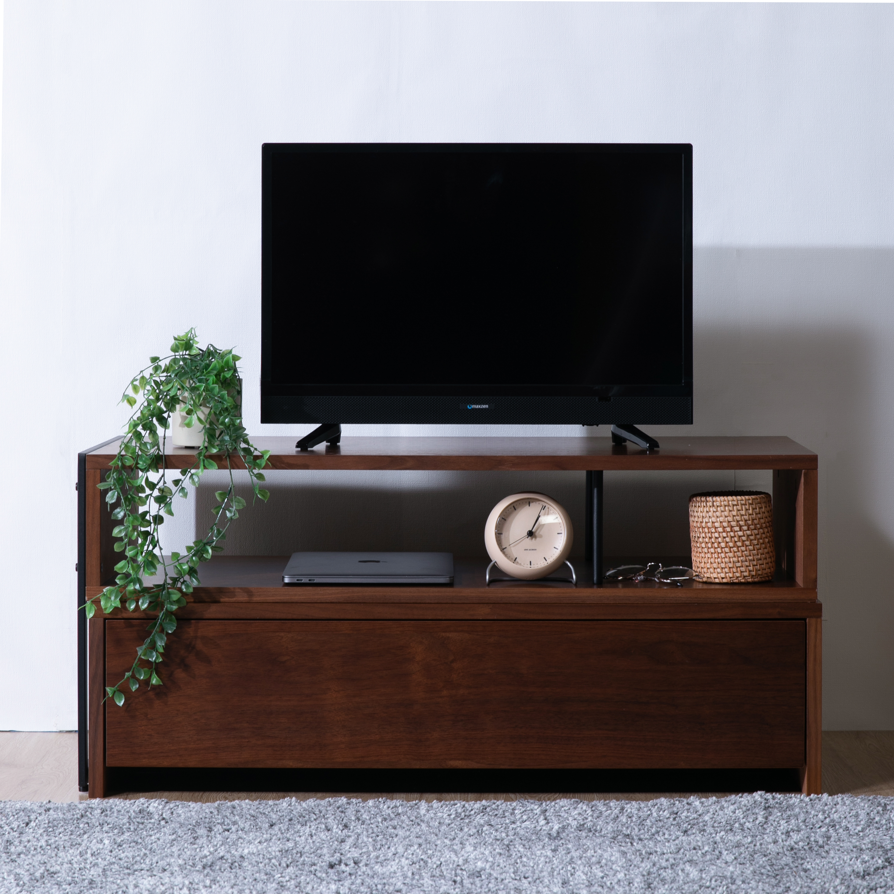 収納が多いロータイプのテレビ台　i-style テレビボード