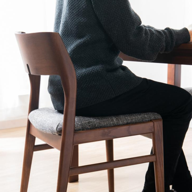 アングイス ダイニングチェア 幅45×奥行50×高さ73.5cmのレンタル