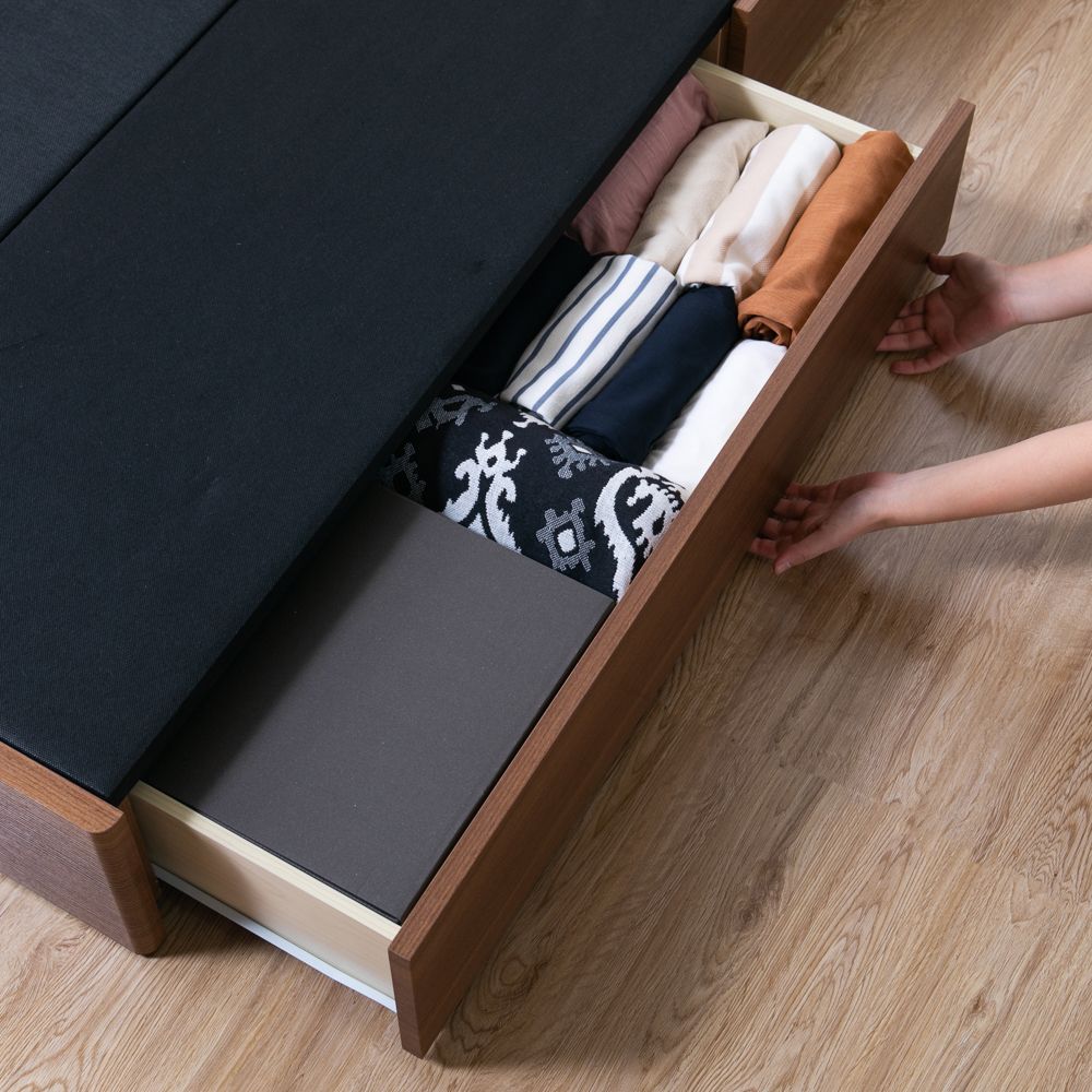 たっぷり入るベッド下収納