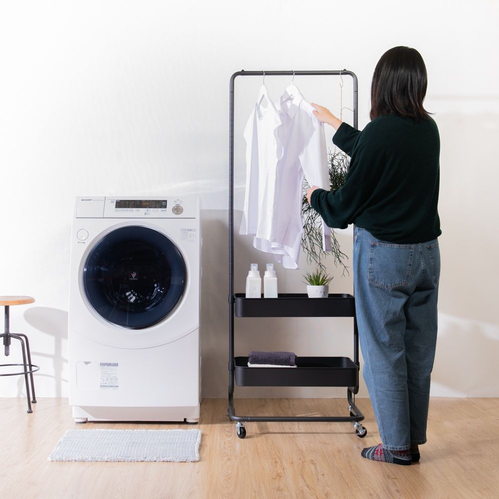 部屋干しをかっこよく見せる「バスケットワゴン」