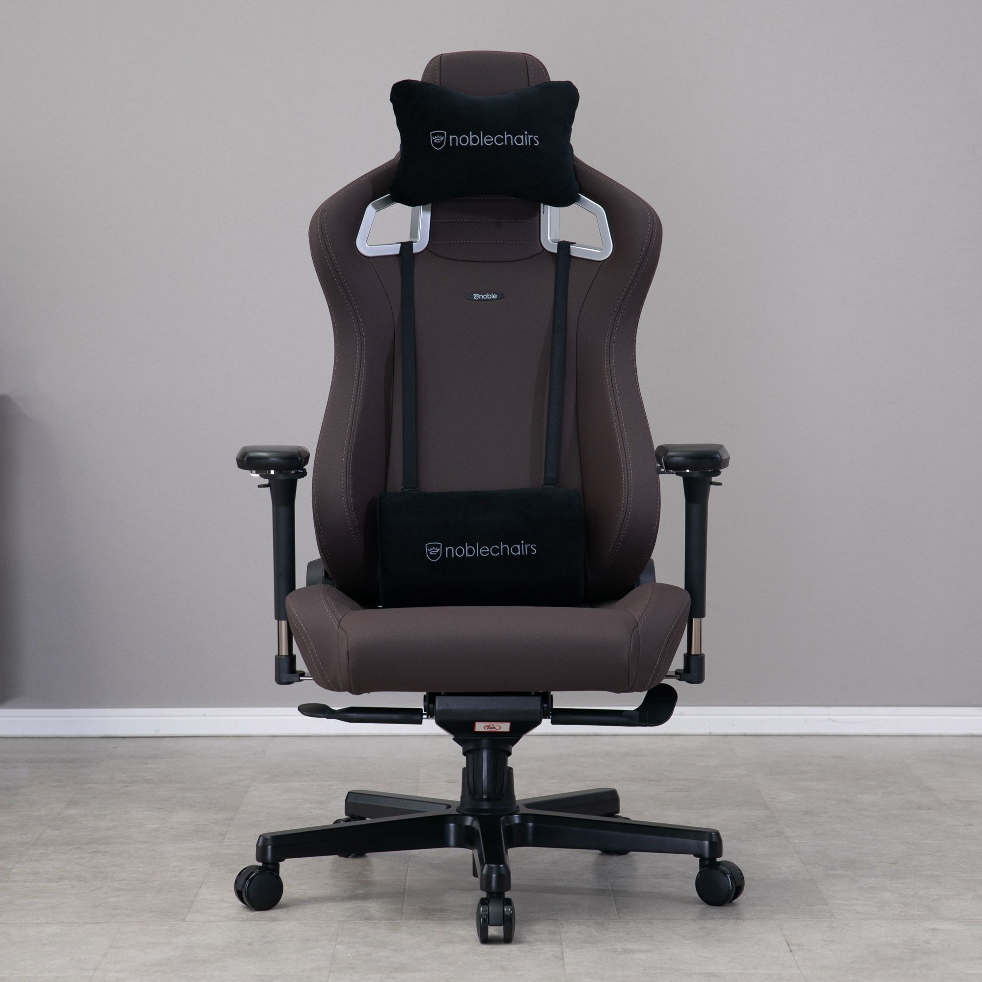 デスクチェアとしても使えるおすすめ noblechairs EPIC ゲーミングチェア
