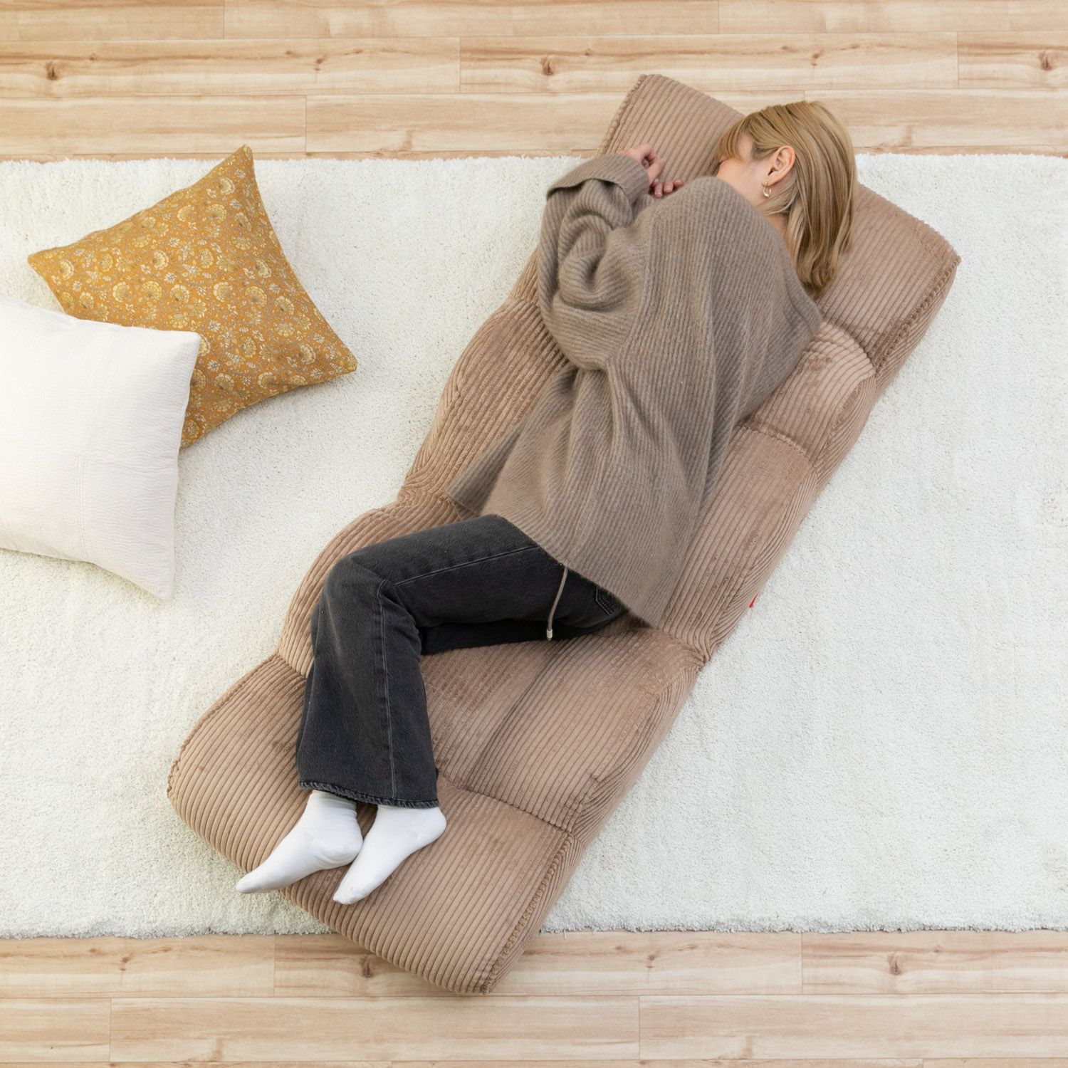 簡易的な来客の宿泊にソファのような座椅子 ピグレット