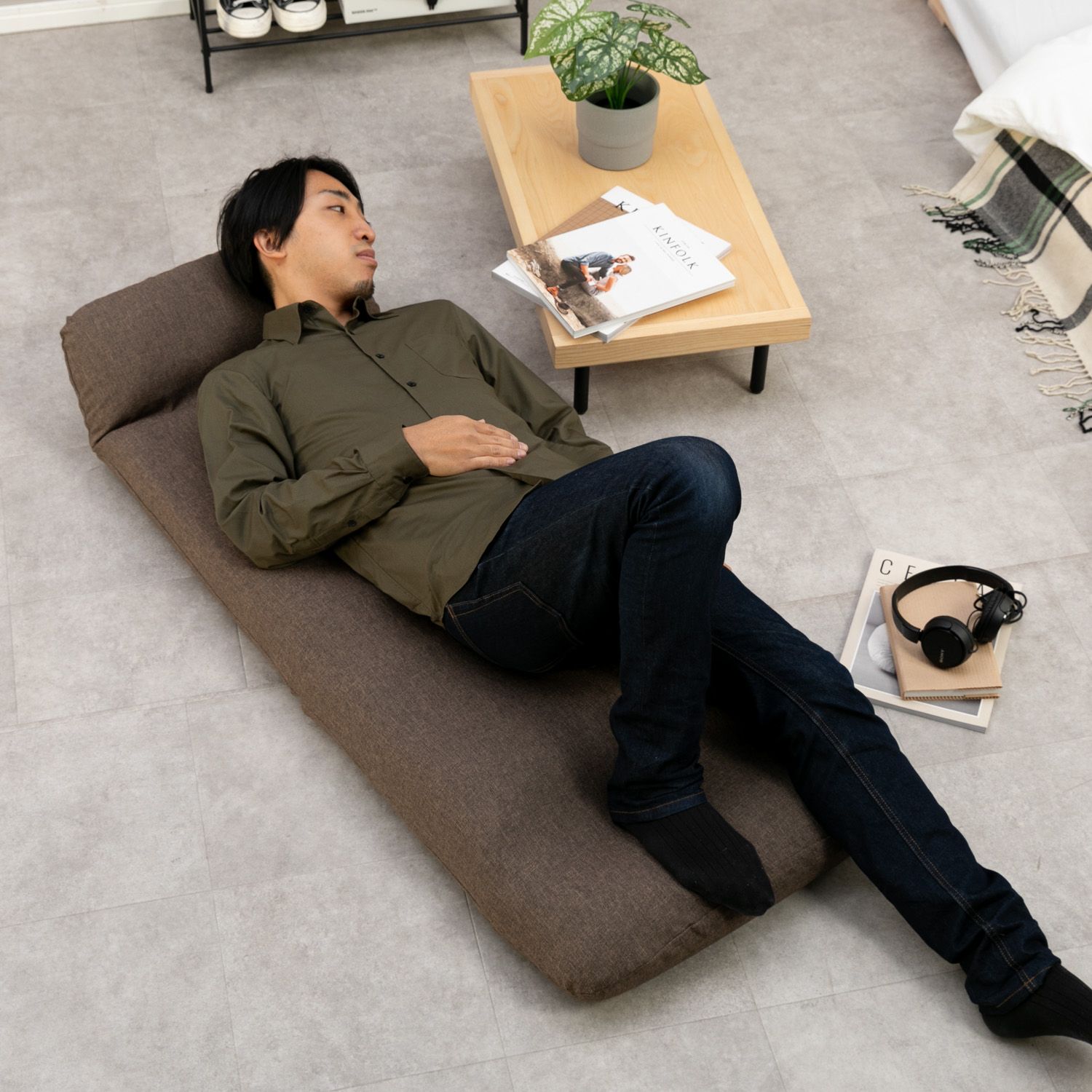 寝ながらテレビを見たいならヘッドリクライニング座椅子