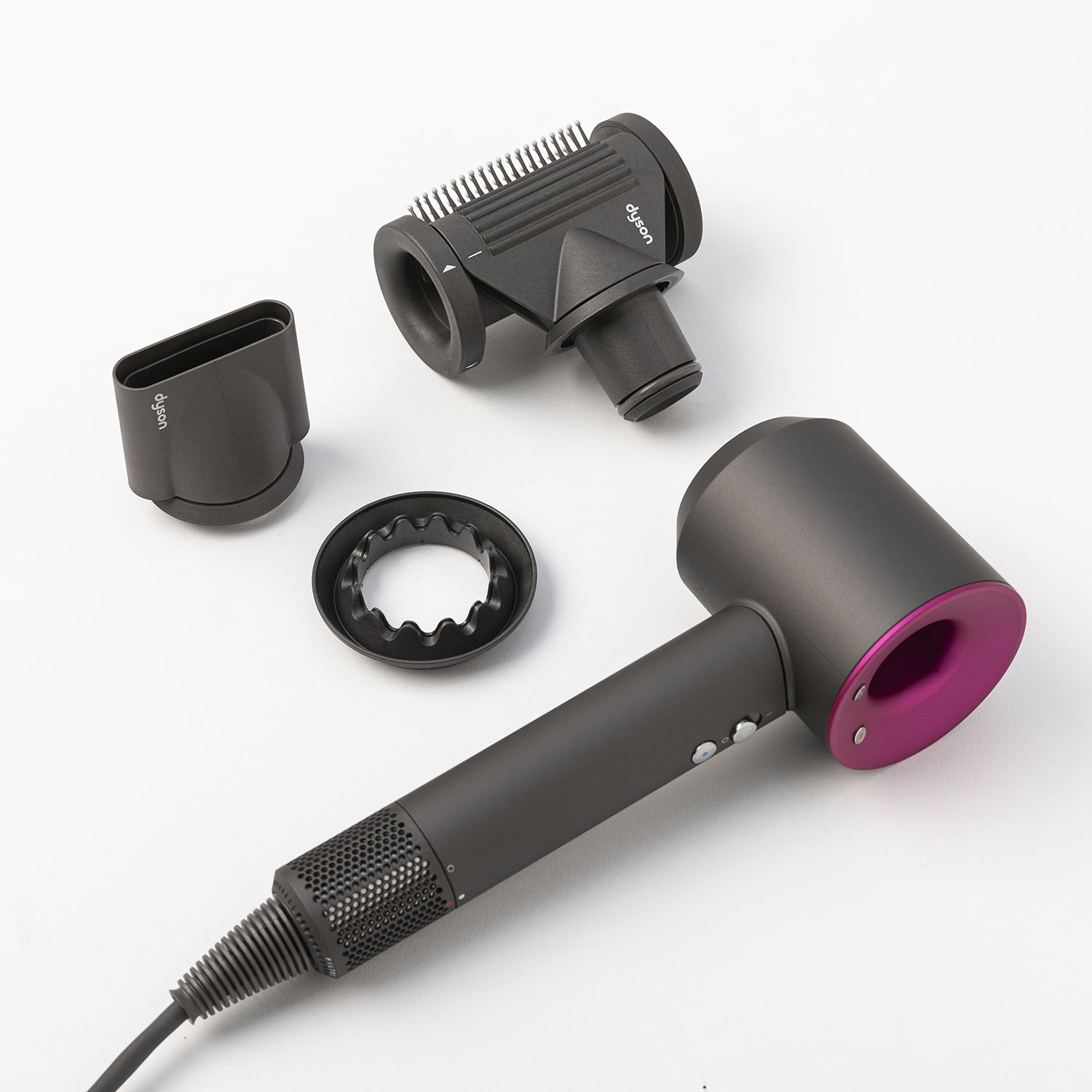 3つのアタッチメントが付いたDyson Supersonic Shine ヘアドライヤー