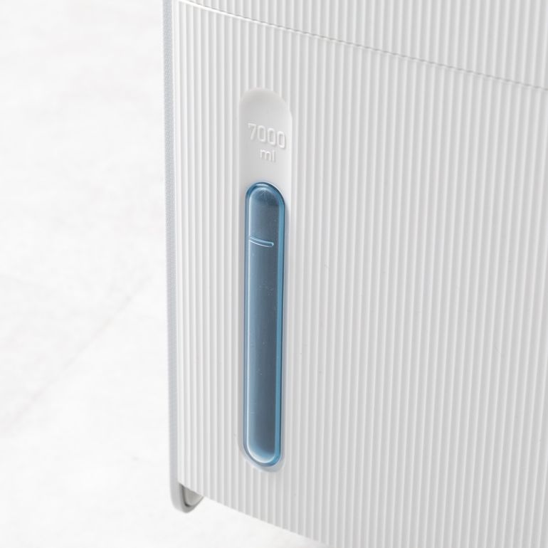 SHARP 加湿器 ホワイト 縦型 ~15畳(~38m2)向け　説明書付き SHARP プラズマクラスター ハイブリッド式大容量加湿器 W37×D24.5×H50