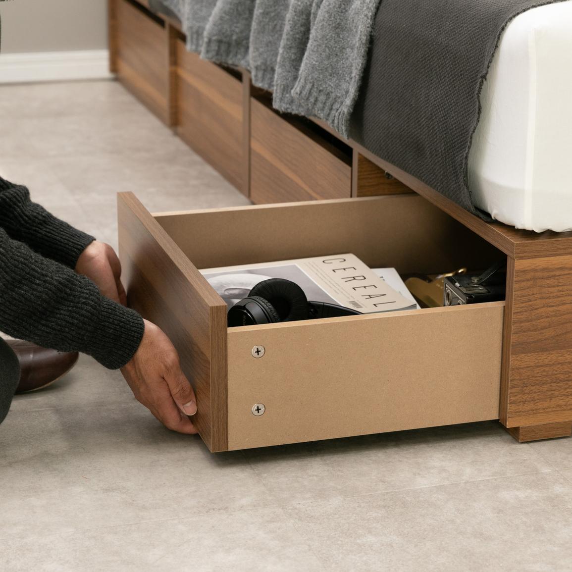 フラット 収納ベッドフレームの引き出しは、重たい物を入る安心設計