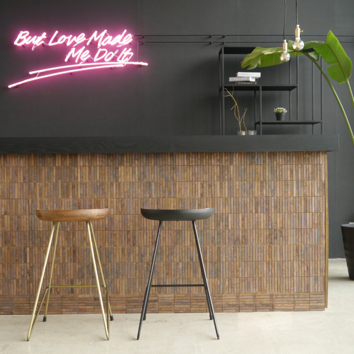 空間にフィットするカウンターチェアを選ぶ