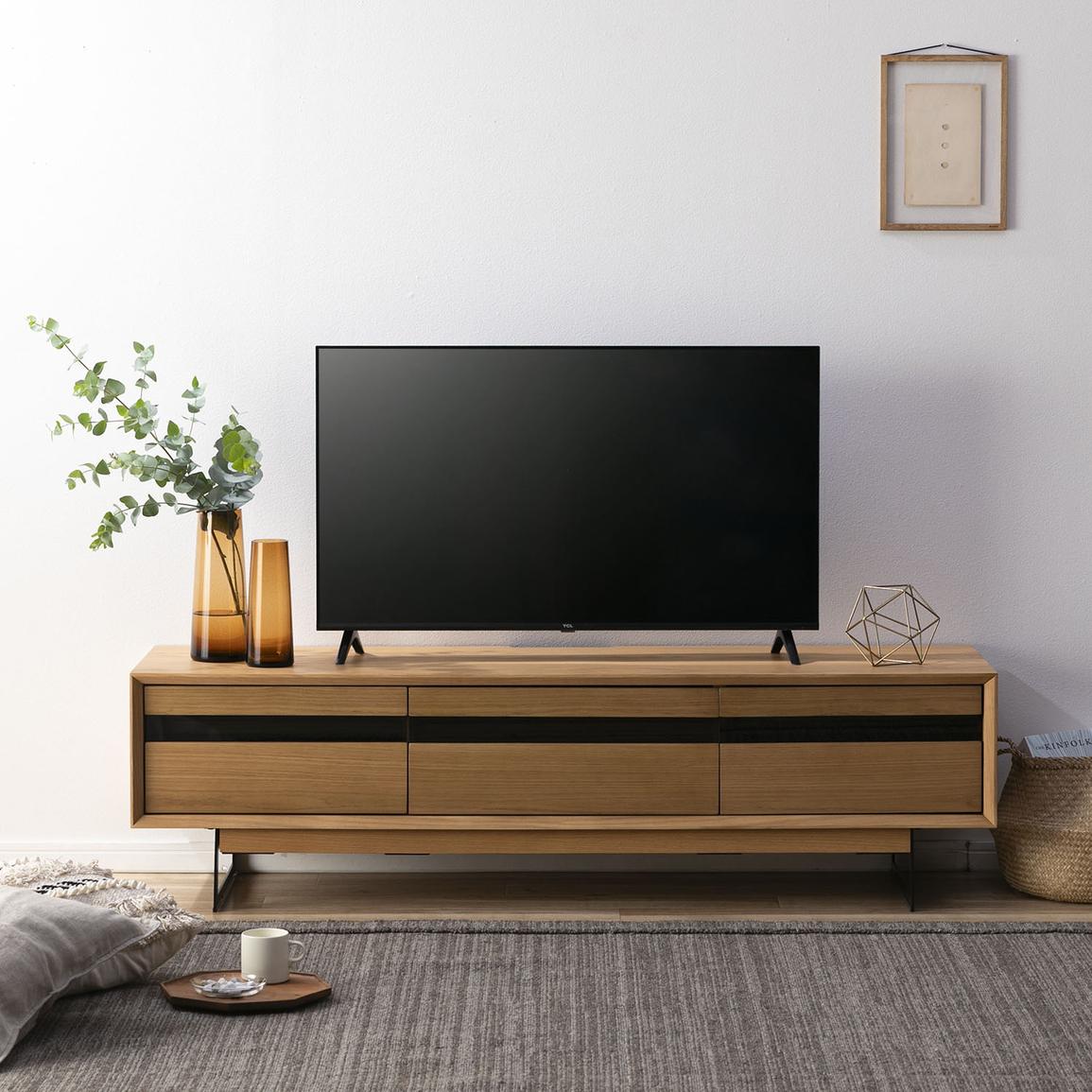 テレビボードは「ロースタイル」で抜け感を演出する