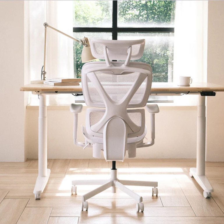 Cofo chair Pro ホワイト COFO Chair Pro 幅66×奥行68×高さ115㎝のレンタル・サブスク・通販：CLAS