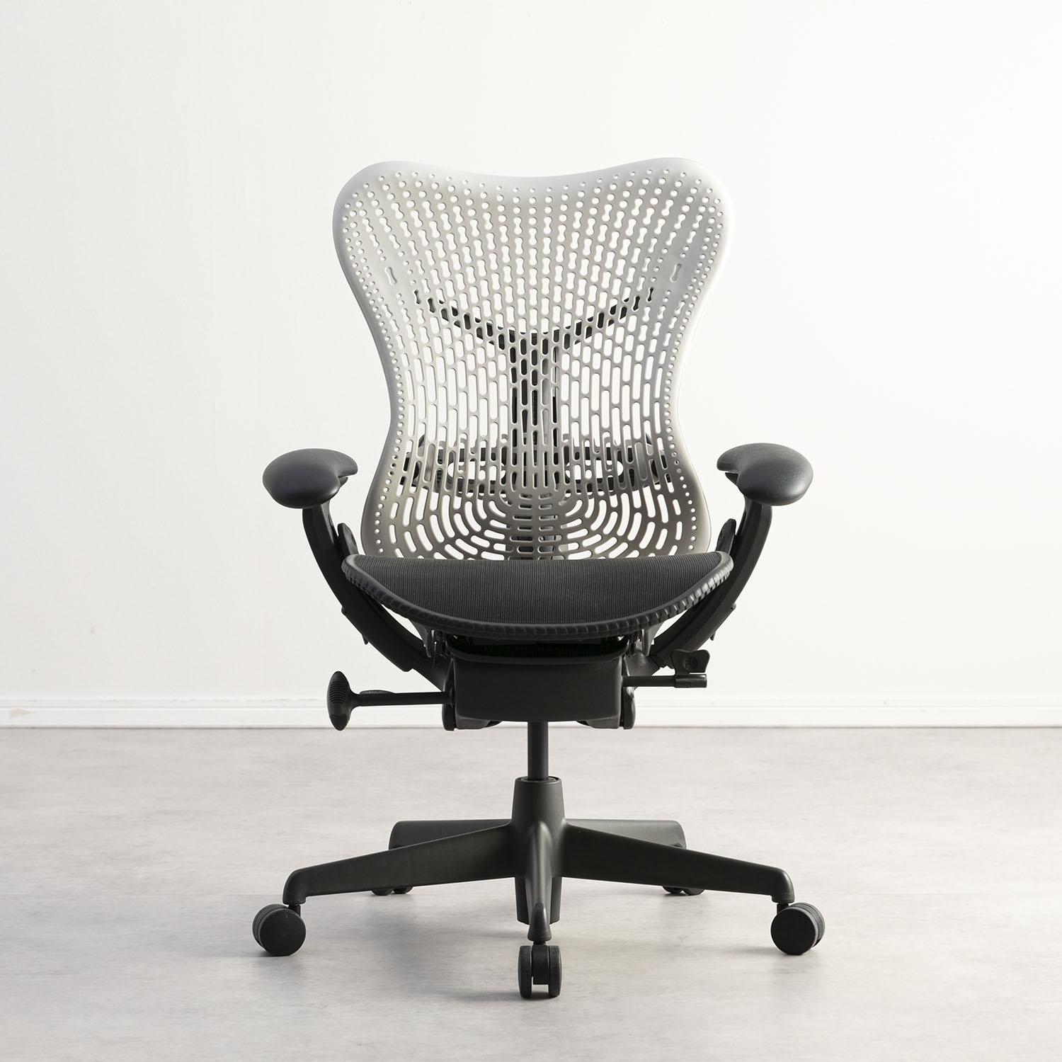 ハーマンミラー ミラチェア 　スマートグレー HermanMiller(ハーマンミラー)可動肘付ミラチェア