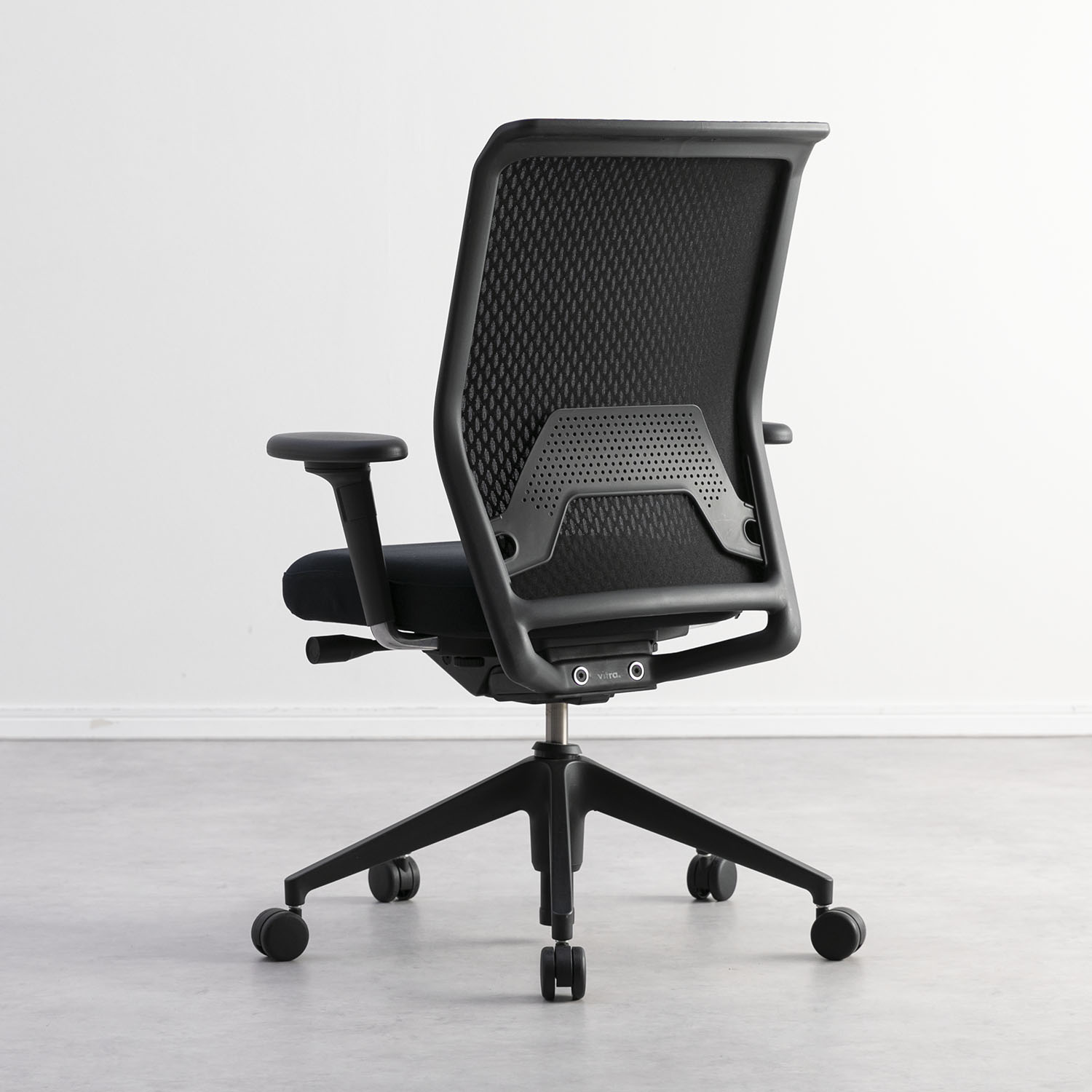 Vitra（ヴィトラ） オフィスチェアVitra IDメッシュチェアの背面