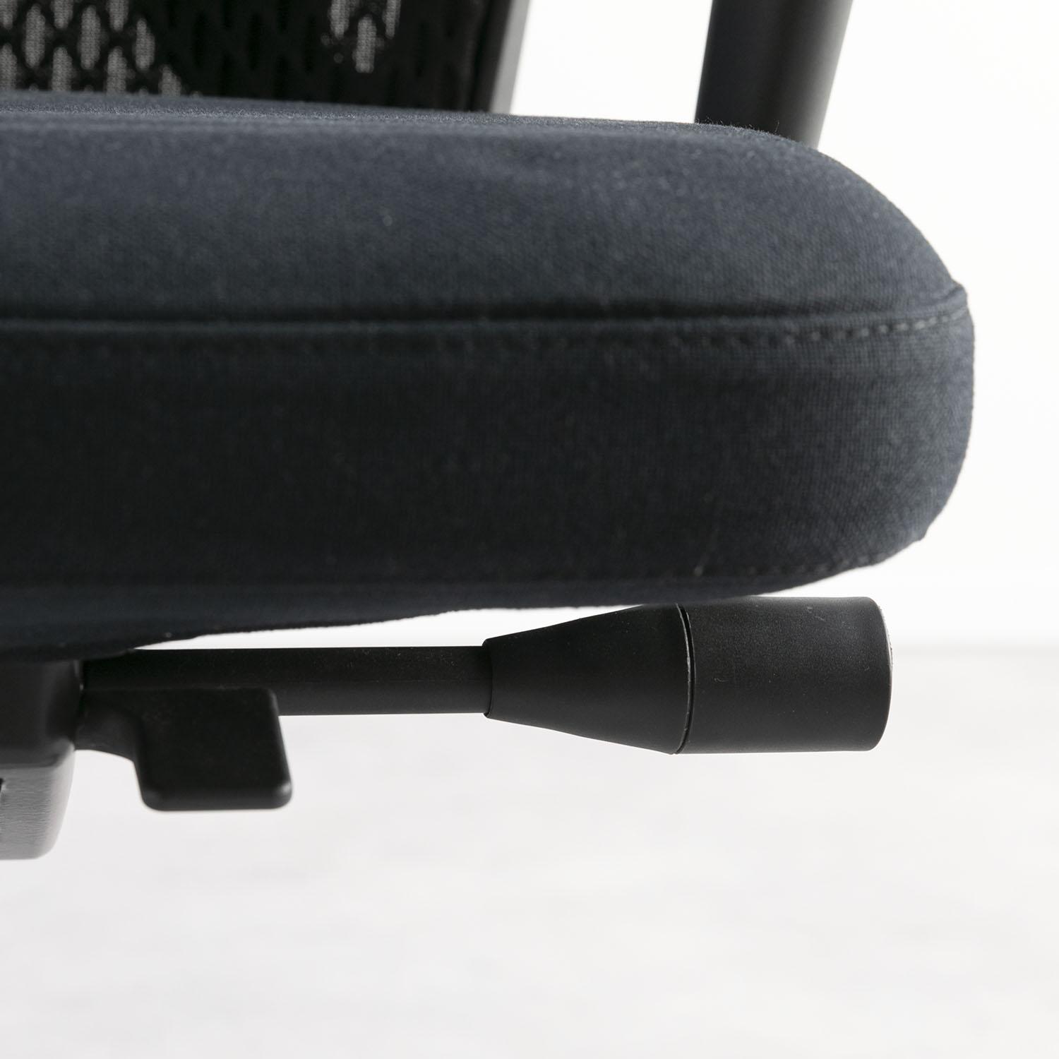 まるまる　HR391 vitra　ヴィトラ ドイツ製　黒　ブラック Vitra IDメッシュチェア 幅77×奥行77×高さ97cm Vitra / ヴィトラの