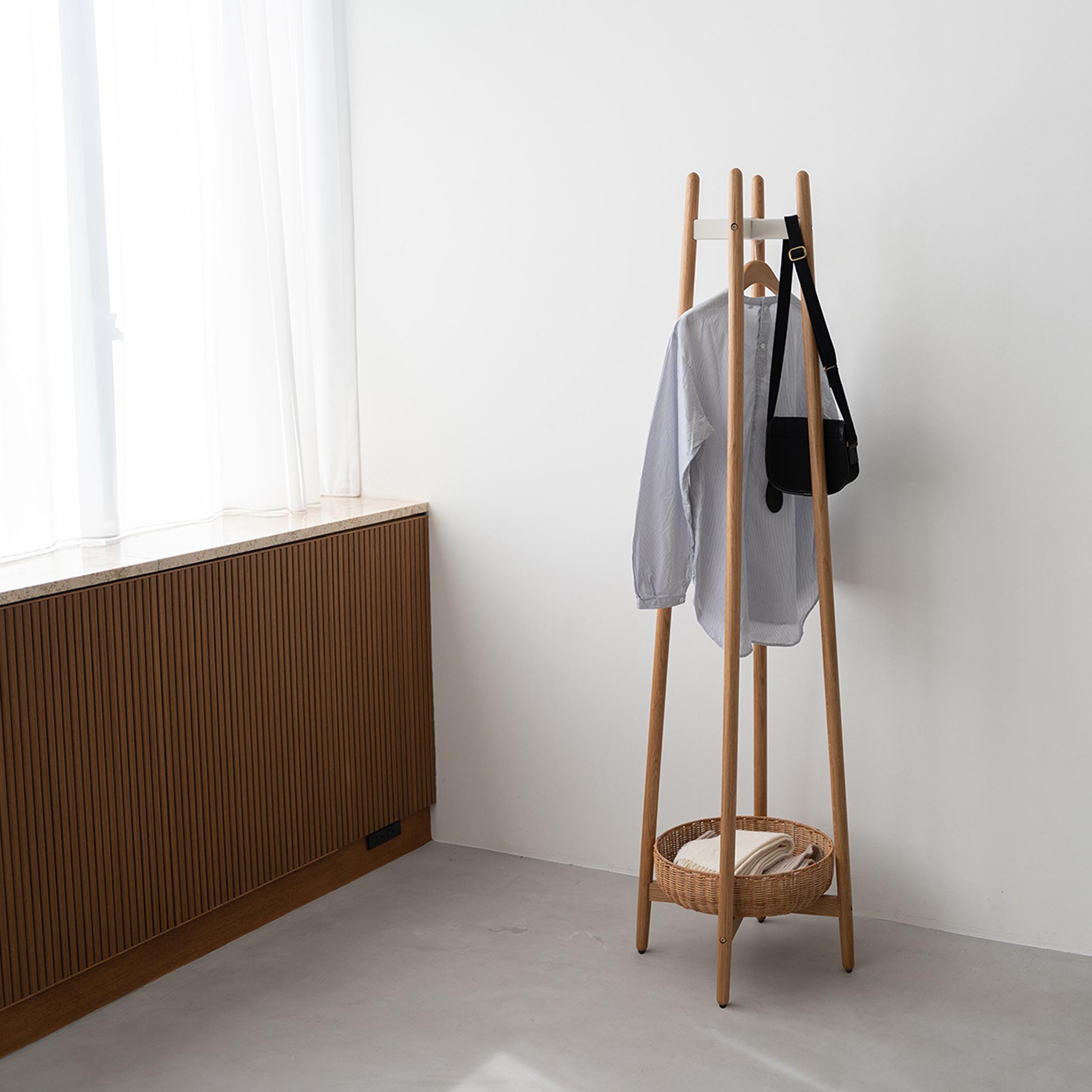 オフィスにおすすめのコートハンガー　NOWHERE LIKE HOME ラプテ ハンガーラック スモール