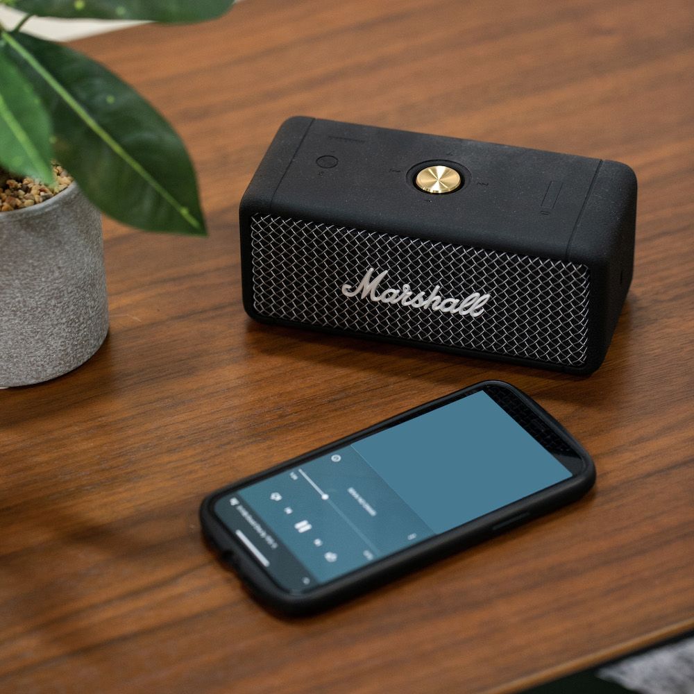 リッチでクリアなサウンドのイギリス製のMarshall スピーカー EMBERTON