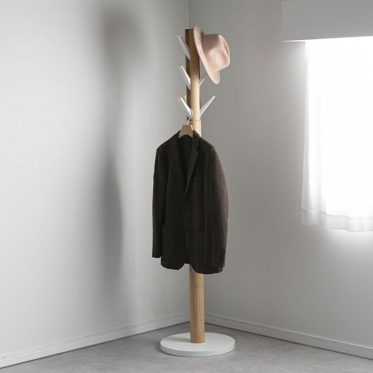 オフィスにおすすめのコートハンガー　【来客スペースにおすすめ】　省スペースでスリムなコートハンガー　Umbra FLAPPER コートラック