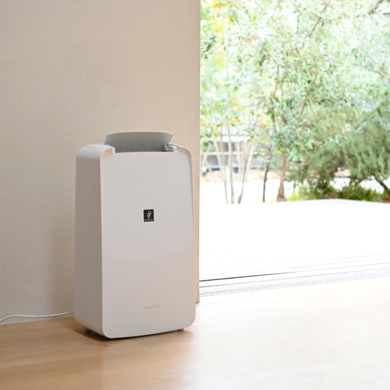 品良く着こなすため SHARP プラズマクラスター コンパクト衣類乾燥除湿機 W30.3×奥行 空気清浄機・イオン発生器
