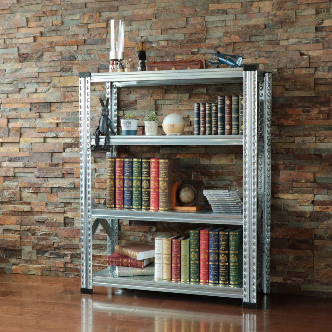 軽量で動かしやすい　スチール シェルフ