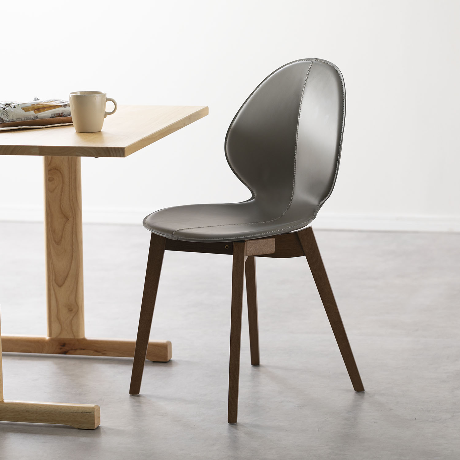 calligaris バジルチェア 幅43×奥行51×高さ84cm｜【公式】CLAS（クラス